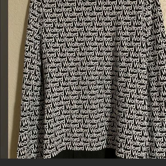 Wolford Black and White Logo Short Sleeve Top
NWT/NEW - Picture 6 of 9